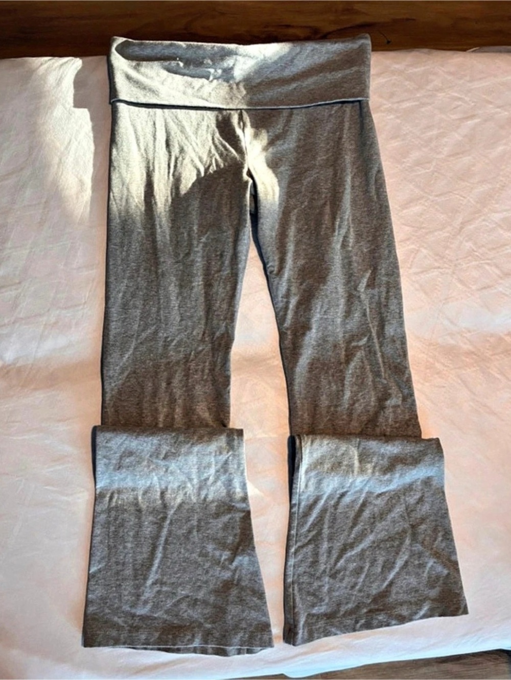 PINK Flare Yoga Pants in Gray Size Medium
